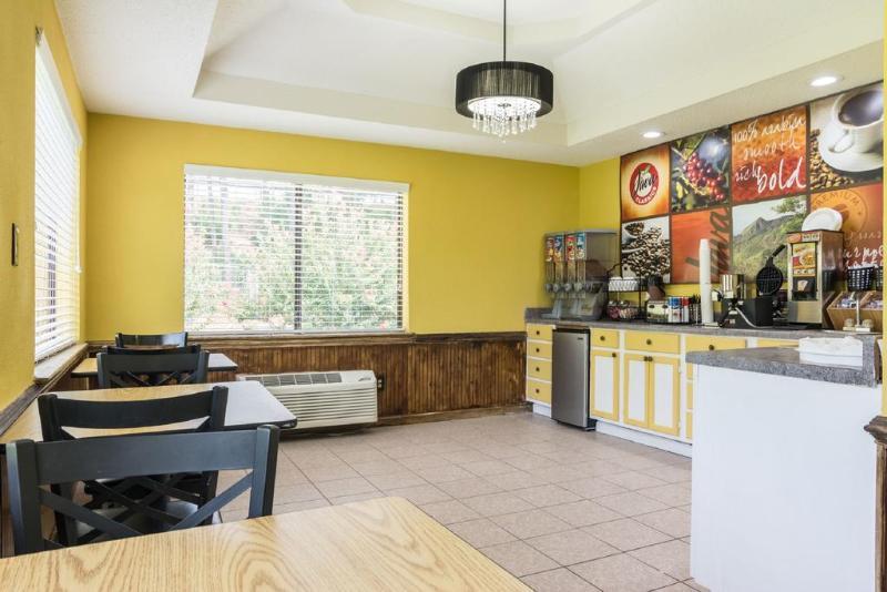Rodeway Inn Swainsboro Zewnętrze zdjęcie